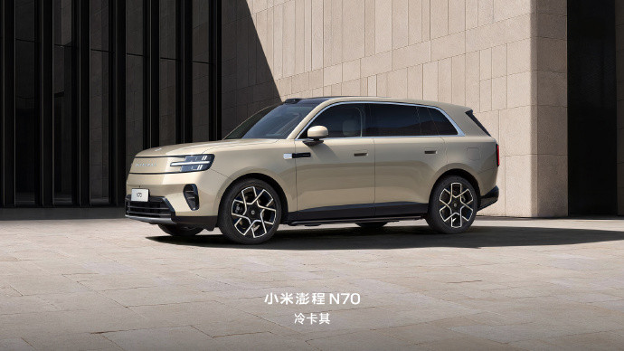 #阿维塔9系新车官宣#上面是阿维塔9系，下面是小米澎程N70，这角度简直就是一模一样啊。我觉得现在汽