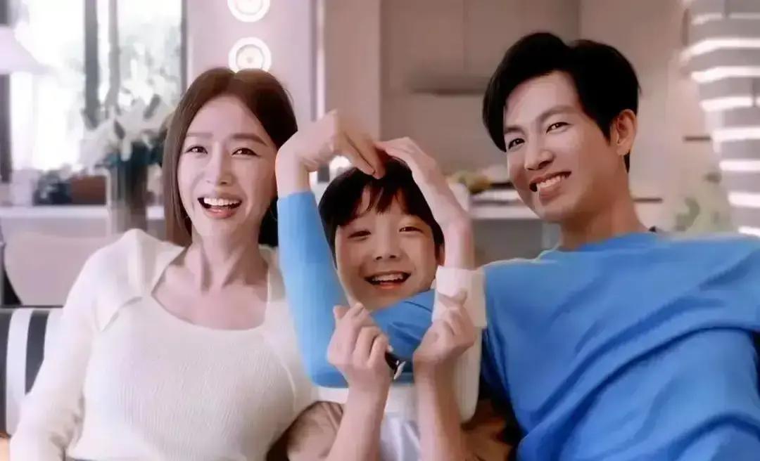 昨晚《亦舞之城》大结局，直接把我哭到手机掉地上。老谭闭眼那瞬间，弹幕卡成PPT，