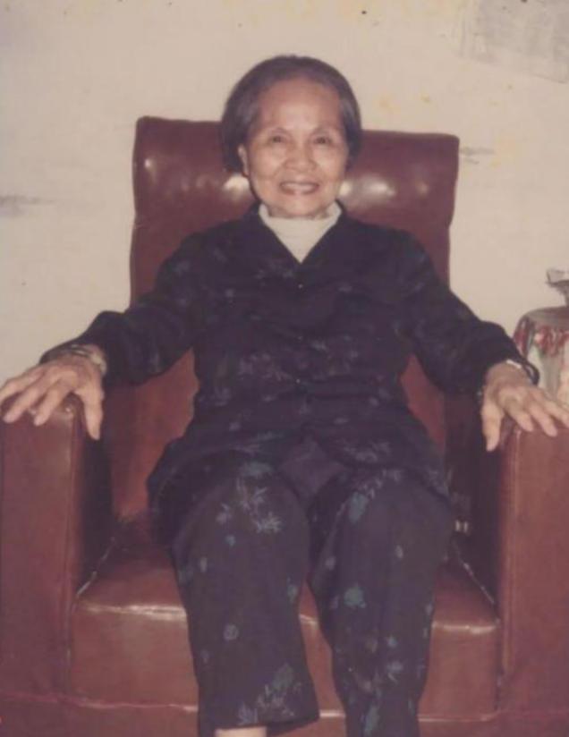 “我是周恩来曾经的妻子，我想见一见他！”1953年，一妇女来到中南海求见周总理。