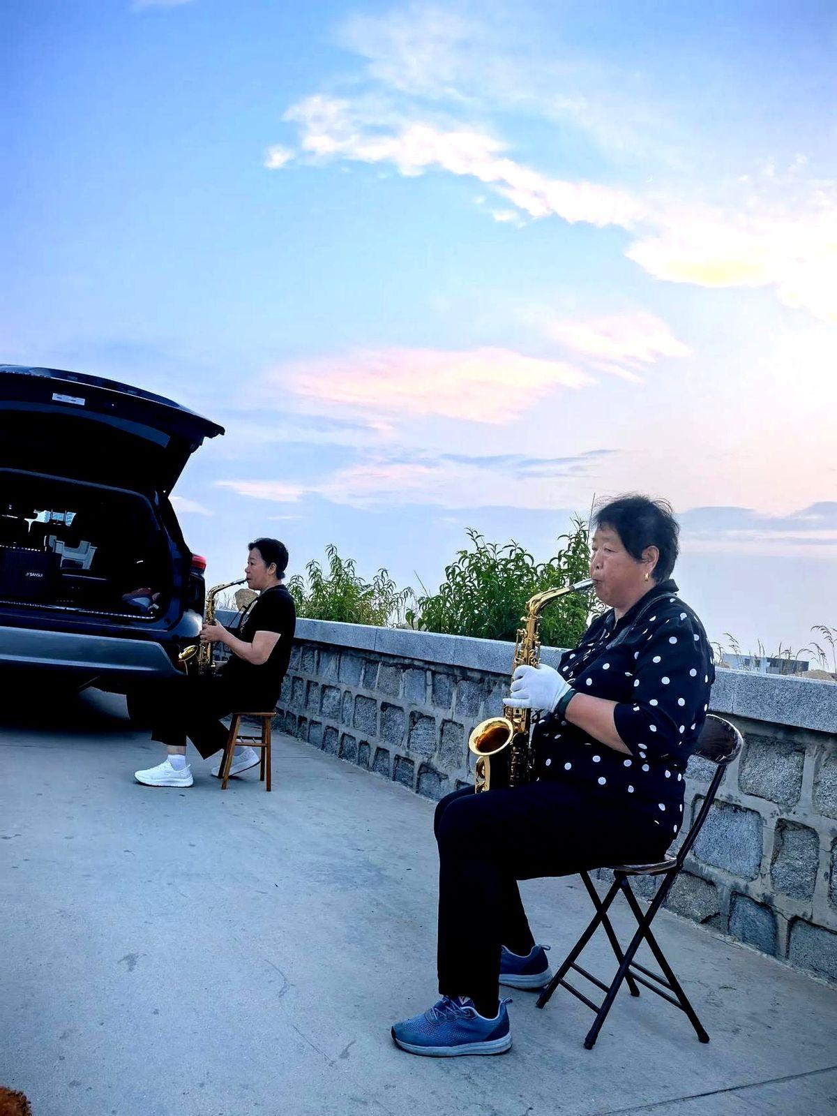 昨天可能得罪一个朋友！这些年最爱小区门口老刘家的烧烤摊，炉子支在槐树底下十几