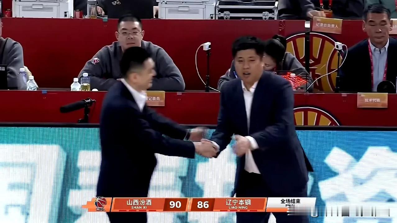 辽宁队86-90输给山西队，主要输在这4个人身上。1、赵继伟，全场14投5中，