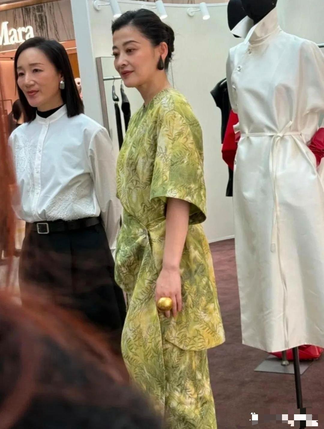 我怀疑，戴金戒指不累