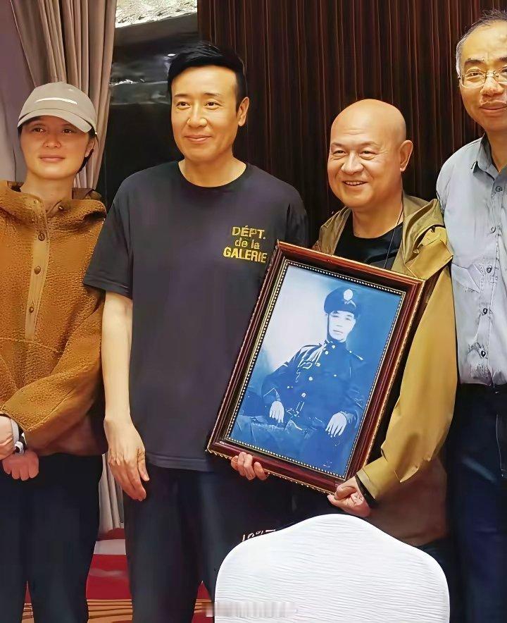 于和伟、吴越与吴石将军后人的一张留影​​​