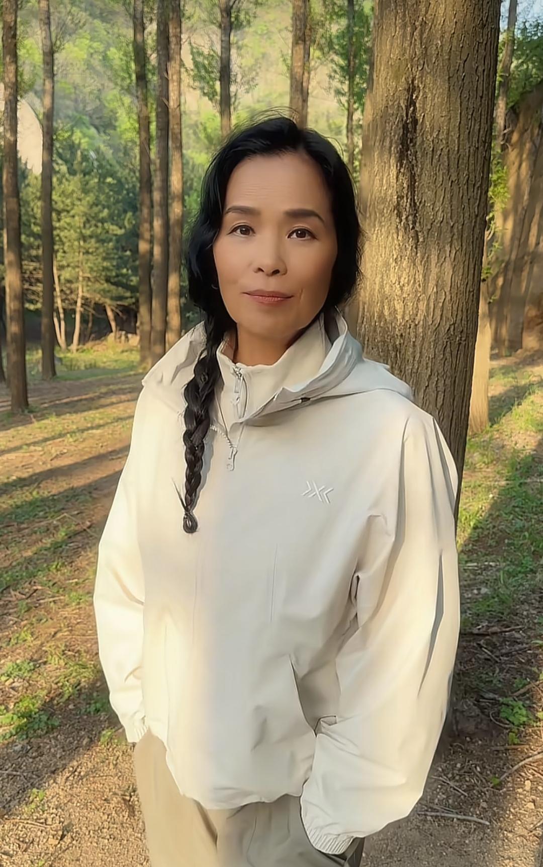62岁的韦唯，在近期采访的时候说，当年嫁给老外，完全是自己上当了。她还