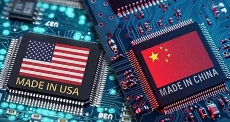 中美芯片大战，日本人突然发现了一个重大的秘密！美国靠着尖端芯片死磕中国，而中国呢