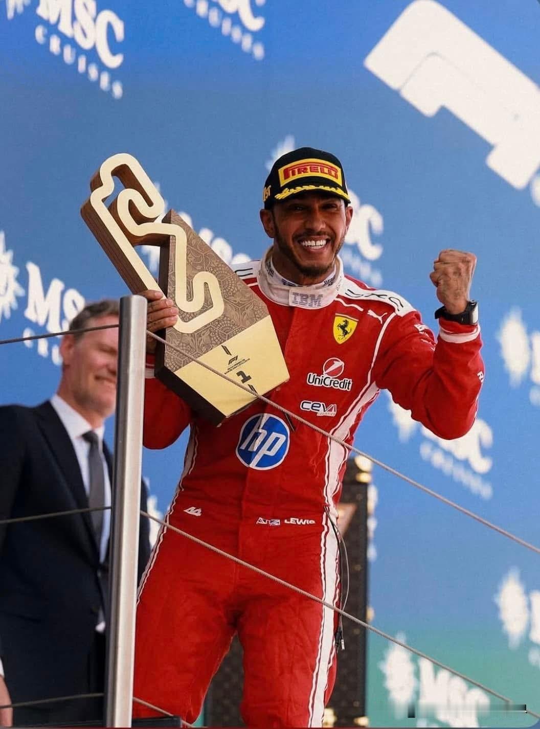 汉密尔顿相隔接近两年再赢分站冠军！F1巴塞罗那站，杆位的拉塞尔起步顺利，排第