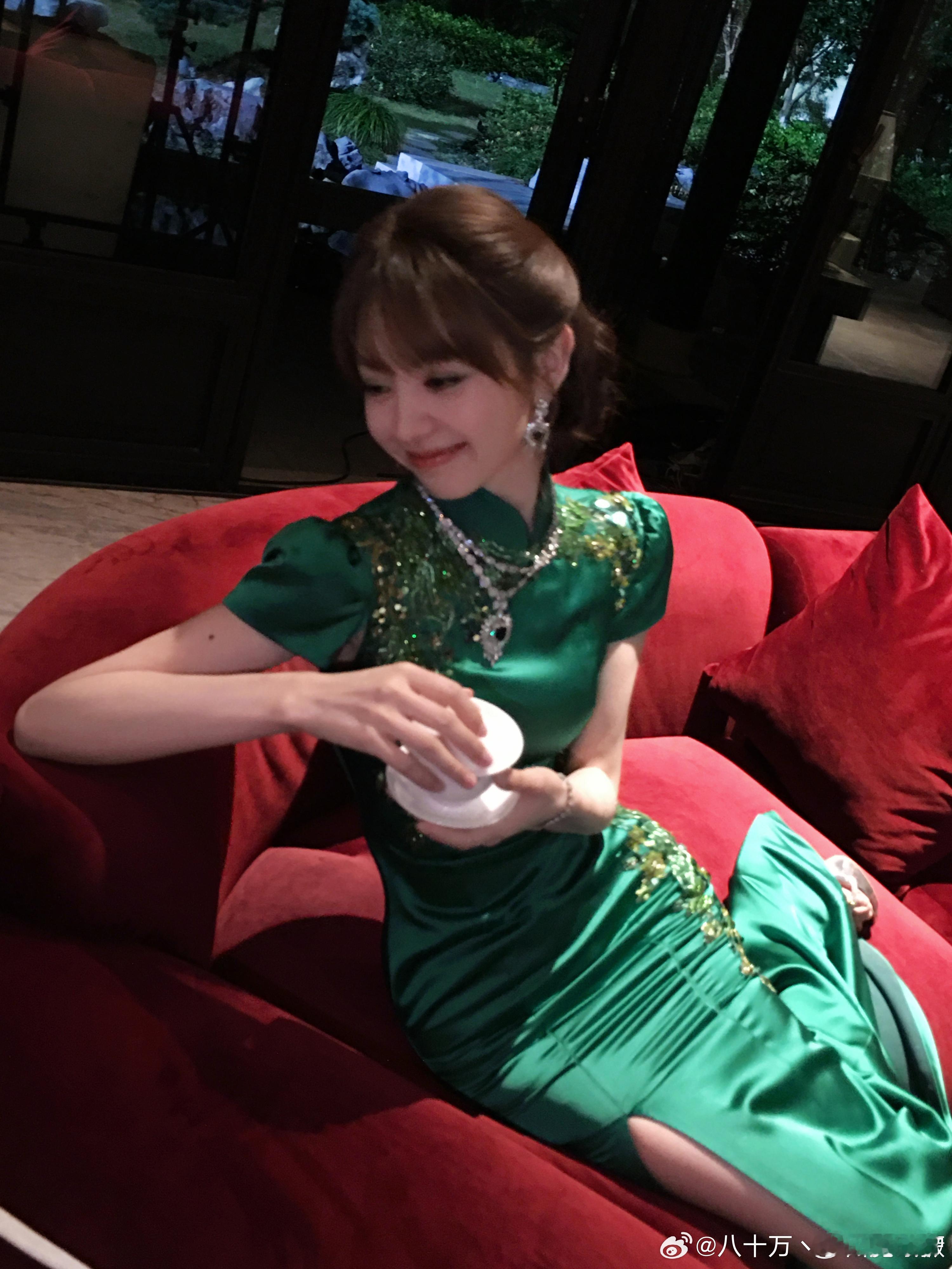 真的是一笑倾城，图看不清，我都疯狂尖叫！！！我田美爆了田曦薇​​​