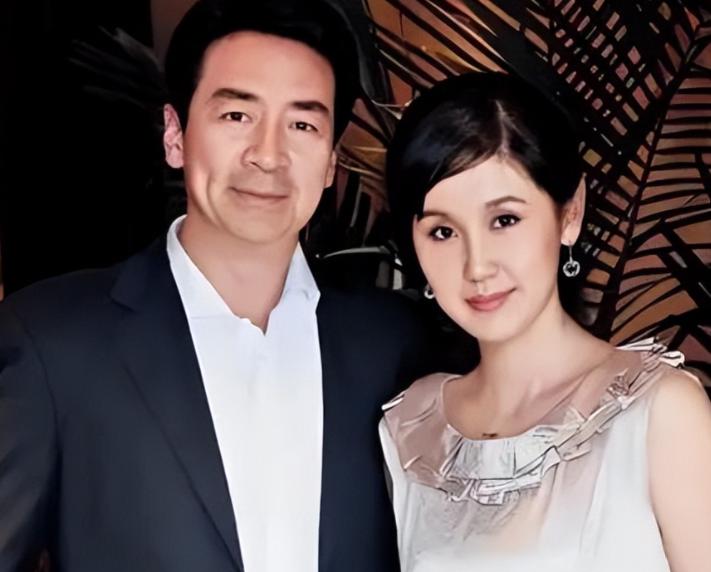 🌞2003年，49岁的寇振海向演员李婷表白，李婷拒绝的说：寇老师，你比我大