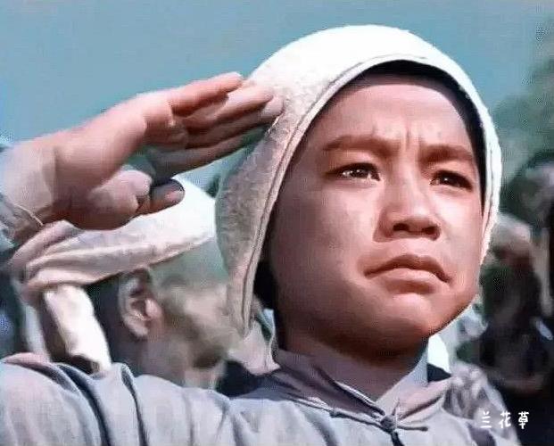 小兵张嘎。电影《小兵张嘎》“小嘎子”饰演者安吉斯据说很坏。特殊年代，19岁的他