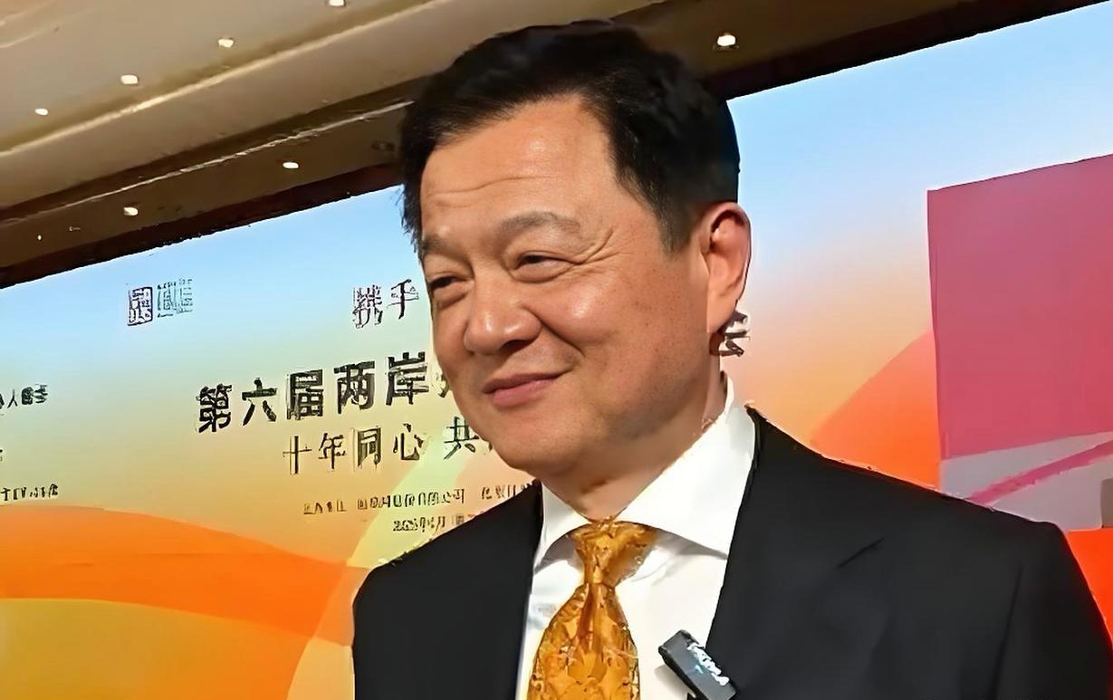 台湾坚定统派人士周锡玮带着对祖国的深厚情感，向同样是国民党军人后代的赵少康喊话：