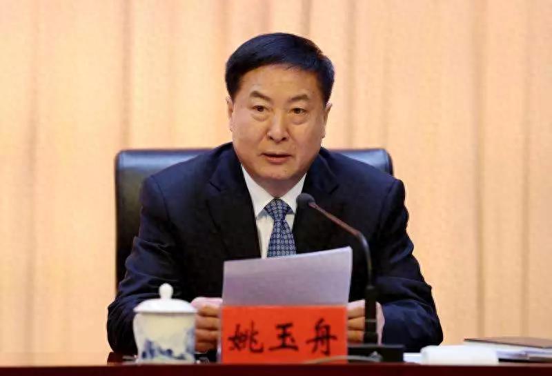 这是一只大老虎！一是级别高是副部级的中管干部，二是刚刚从安徽省政协副主席的位置上