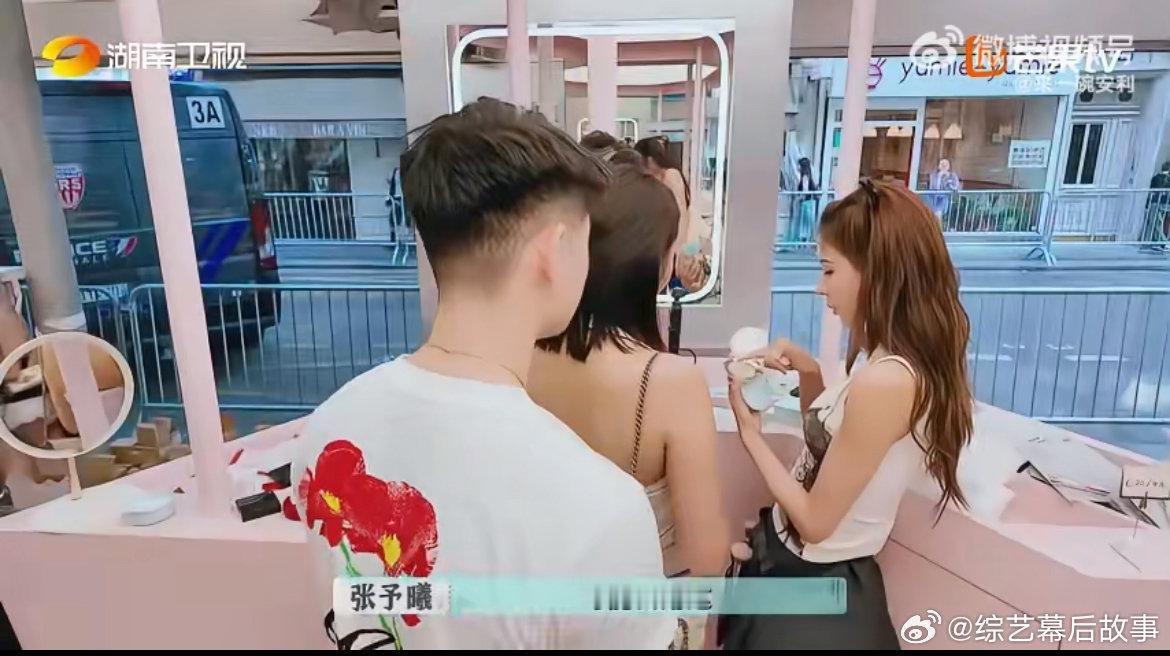 张予曦卖得好也教得好卖货不是终点，让顾客学会化妆才是！张予曦这波“授人以渔”的
