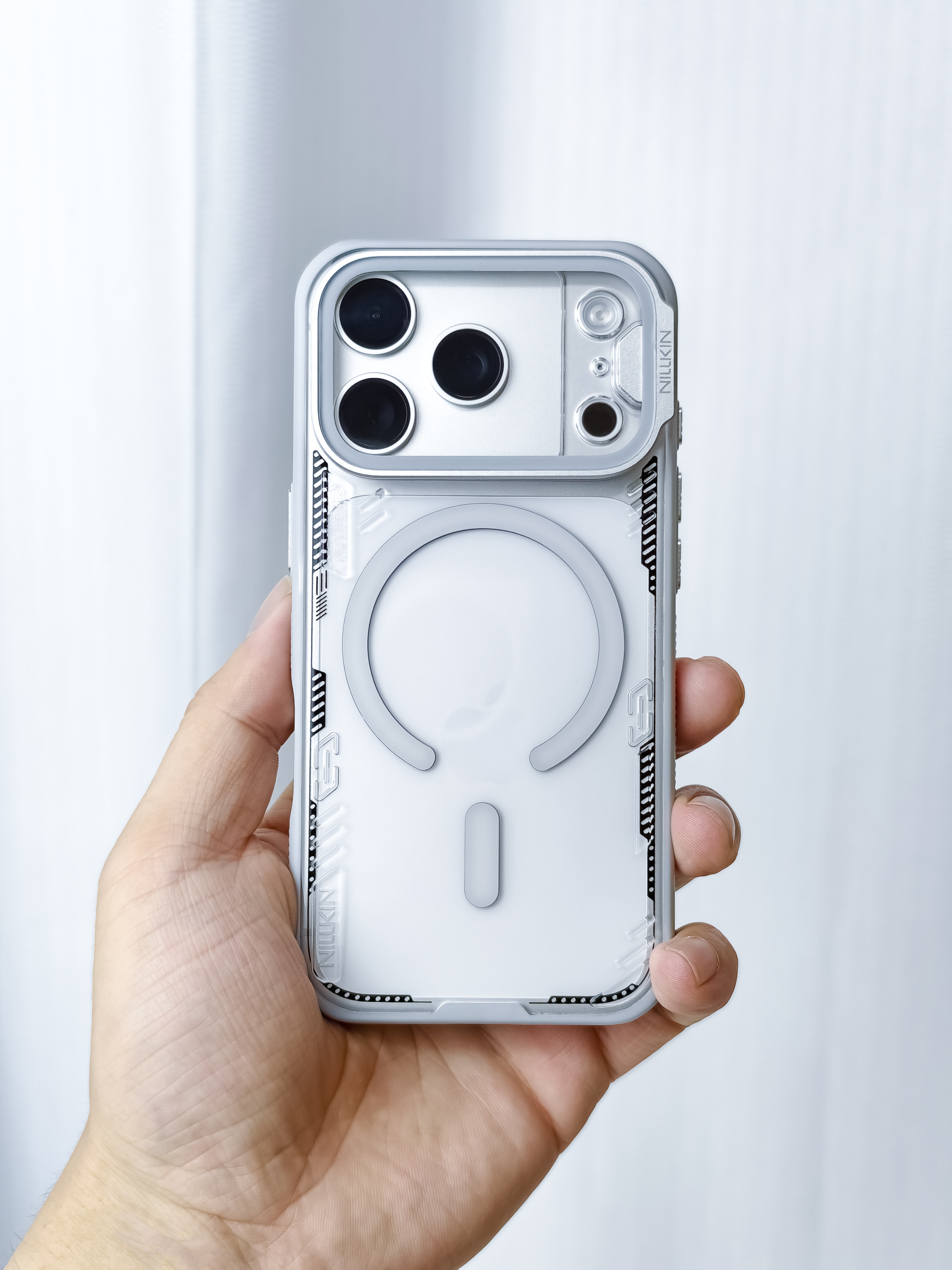 这应该是我目前上手过的，保护iPhone17Pro最强的，颜值最高的手机壳了