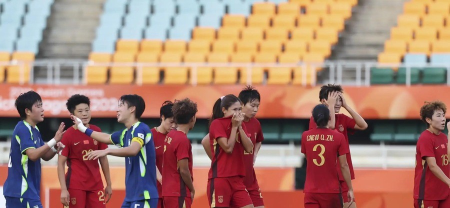 水庆霞2022年带中国女足拿下亚洲杯冠军。2023年10月3日，杭州亚运会半决赛，中国女足3比4输给