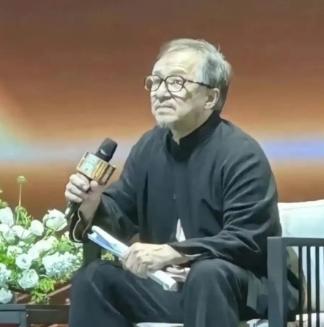 71岁的成龙上了热搜。不是丑闻，比丑闻更震撼。他当着镜头坦然承认了自己有ADHD