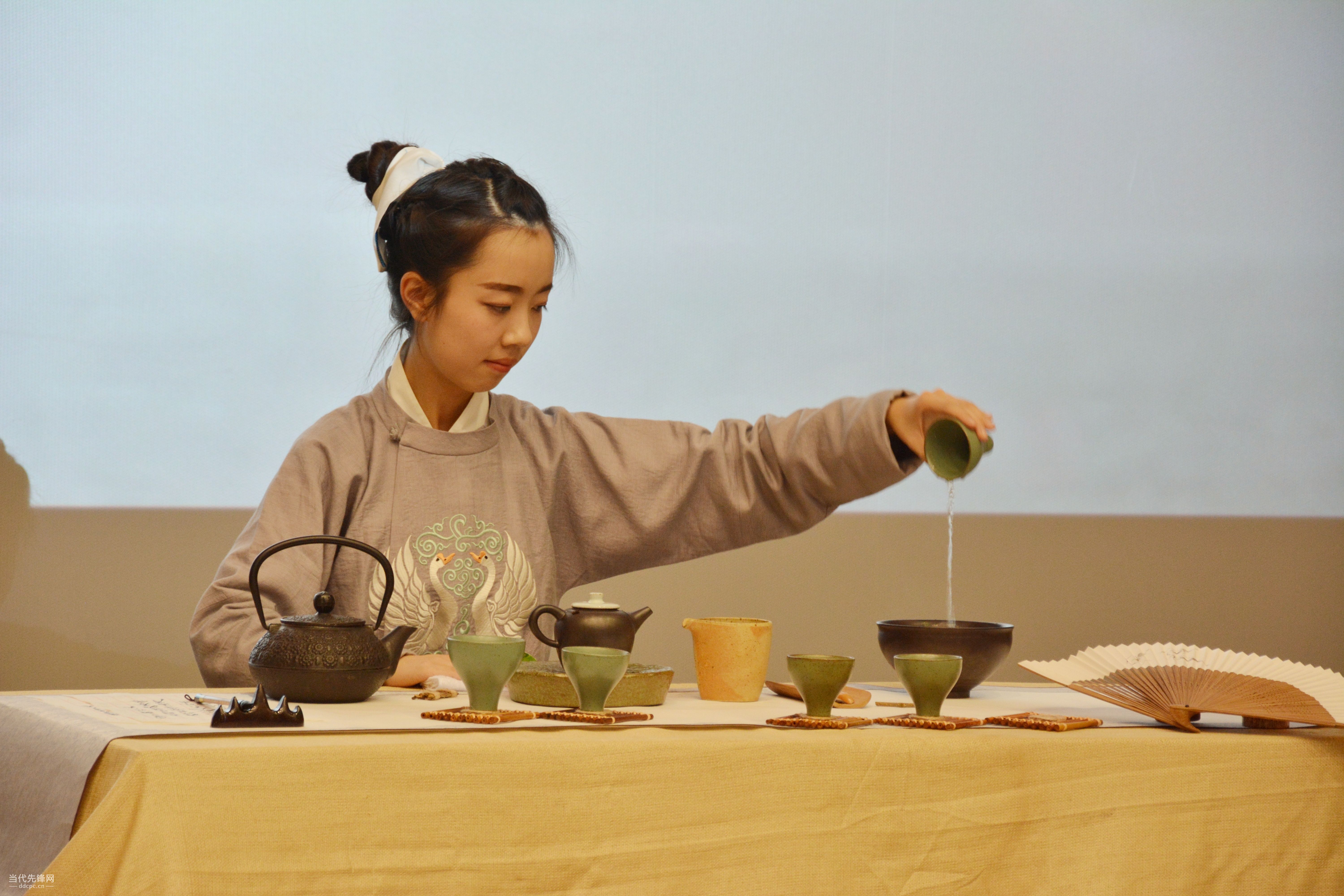 茶香润校园 礼悦众师长-贵州大学首届"贵州绿茶杯"茶艺大赛成功举行