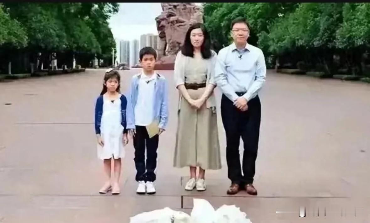 2018年，江姐孙子彭壮壮携夫人仲琦及儿子彭然、女儿彭亦到陵园，给祖父母扫墓时，