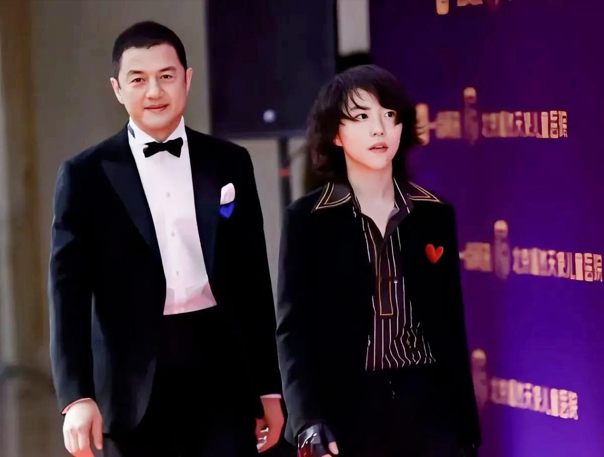 窦靖童在李亚鹏直播间的一个无心之举，直接让一款酥方卖爆了！短短1小时，近2万盒被