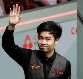 闪电四连鞭，斯佳辉4-0零封马奎尔，强势晋级16强！斯诺克北爱尔兰