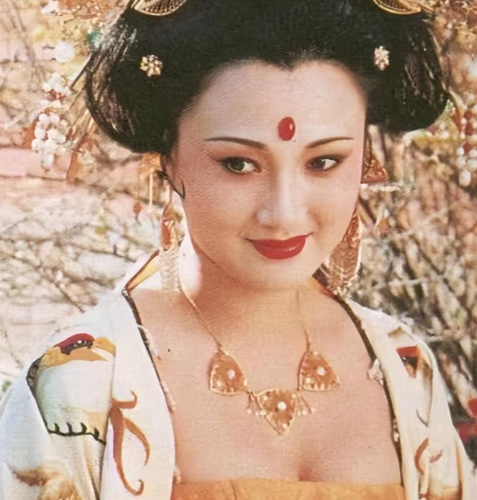 741年，56岁的李隆基，如愿以偿娶到了22岁的儿媳，日夜独宠她11年，却一直未