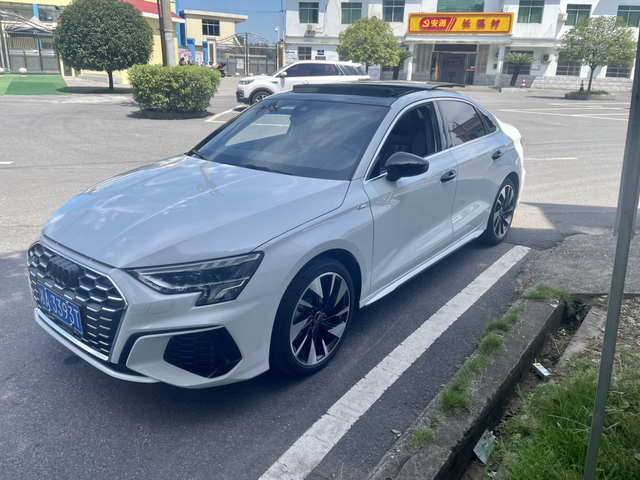 奥迪A3L用车真实感受买车也买了快两个月了，说说真实感受吧。我自己是开本田的