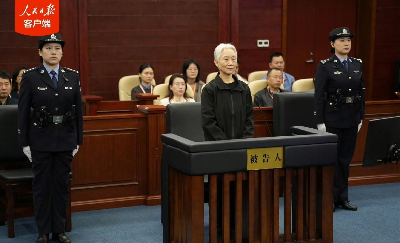 李微微受贿超1.17亿如此巨额的权钱交易，损害的不仅是国家财产。反腐没有终点，