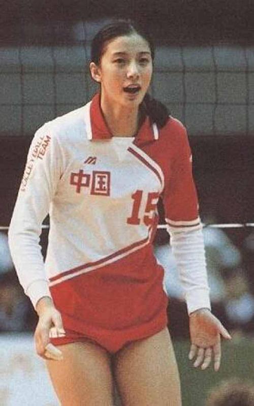 她被称为女排第一美女,离婚后嫁给美国人,如今56岁生活滋润美满