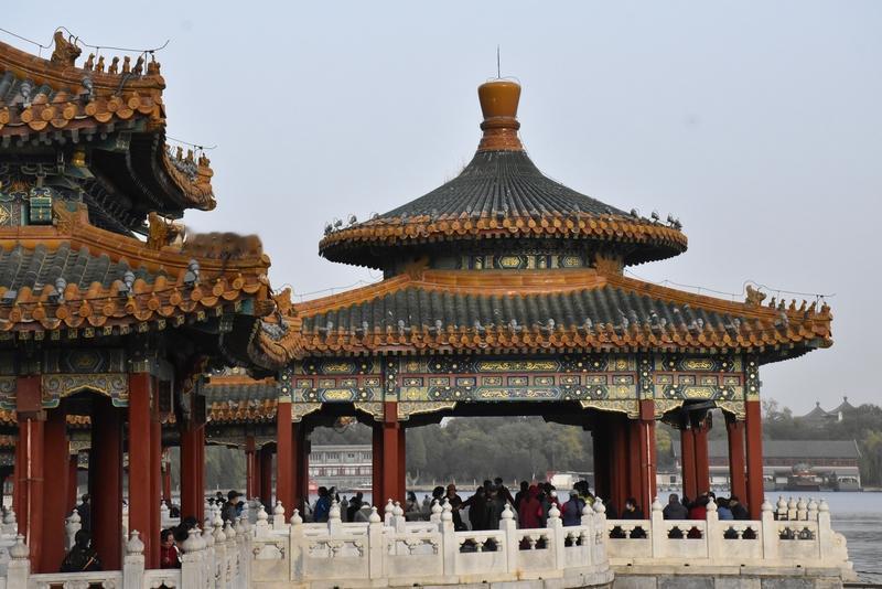 中年过后，我最深的领悟有两个。一是要活得薄情些。人到中年，经历多了就懂，世上没有