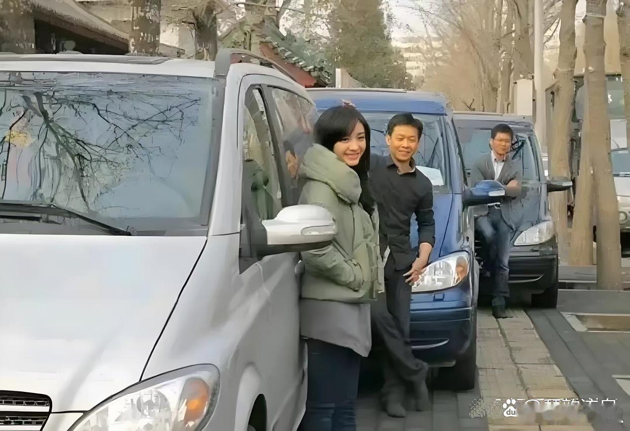 杨幂、张译、李晨刚出道时的旧照曝光！三人模样满是青涩单纯，虽没有如今的豪车豪宅，