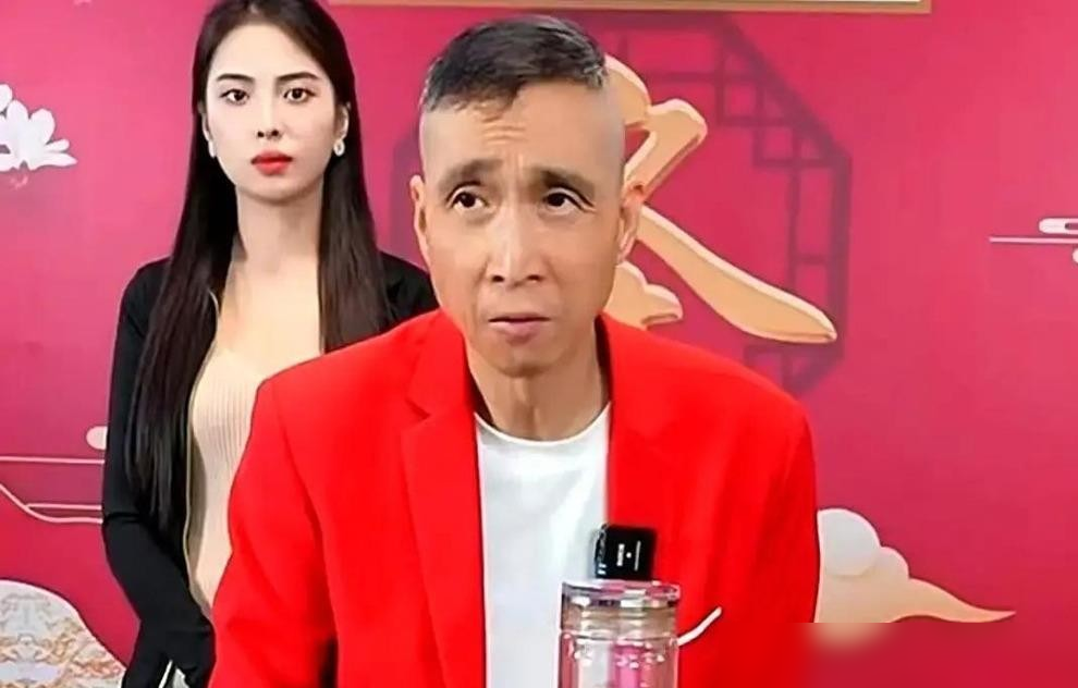 郭德纲直播说让导演跪着迎郭麒麟，韩兆直接开喷：吹牛别跨界。原话是他在自己直播间聊儿子拍戏，张口就来，