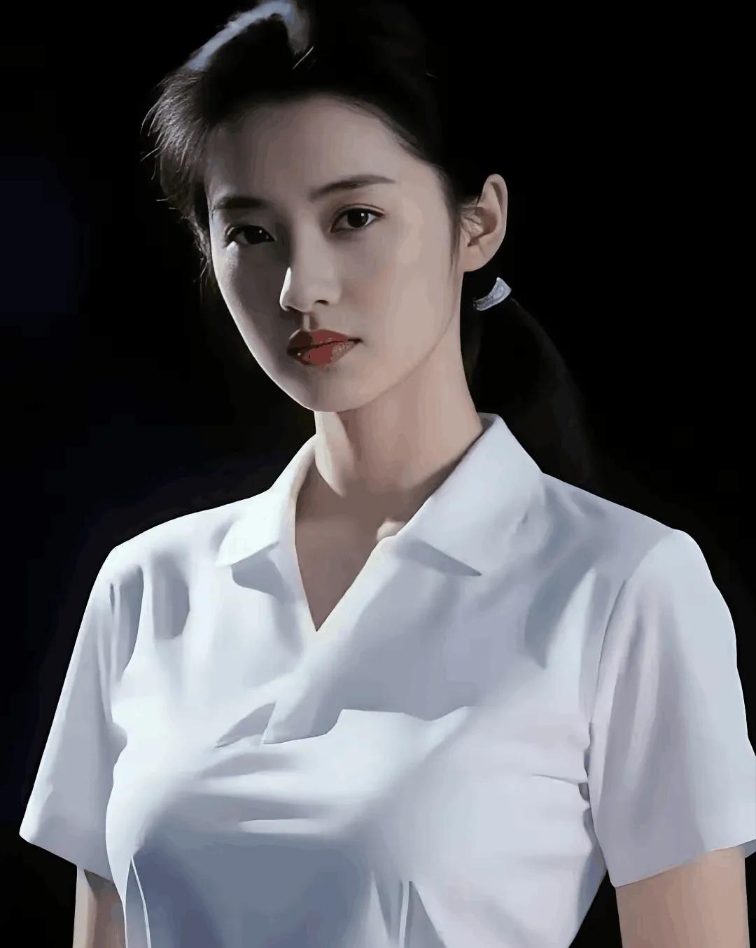好青春靓丽迷人的女神，有人说她是央视主持人，有人说她比演员还漂亮，她的颜值惊艳迷