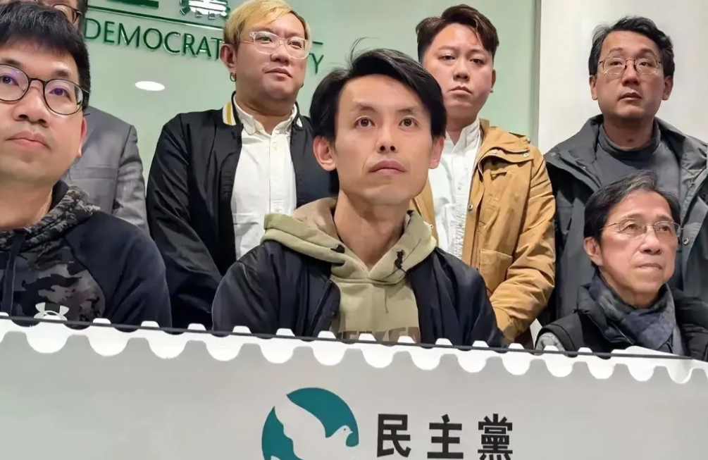 流氓的美国国际开发署被后关停，就断了香港乱港组织“民主党”的狗粮，看了看图片，养