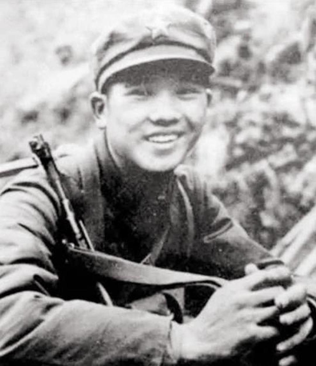 1979年，对越反击战中，一个战士奉命去前线送信，谁知他刚一赶到，就发现阵地已经