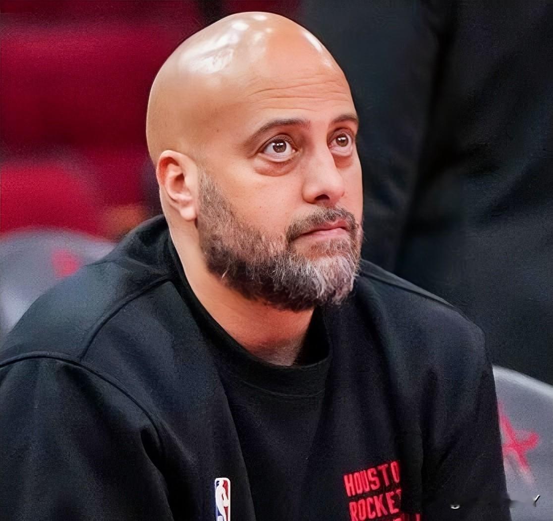 终于明白火箭队为什么没有任何交易了，不是球队阵容不需要补强，而是球队管理层想