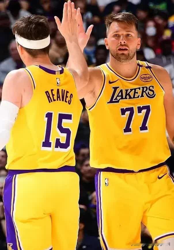 双核场均得分28+，放眼NBA，只有洛杉矶湖人！先看湖人队:东契奇34.4分