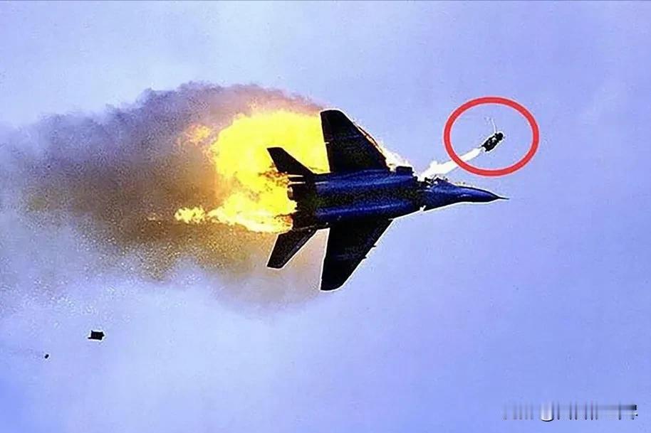 重磅警示！俄乌战场曝出惨痛血训，咱们的顶尖歼-20，千万别再执着于火箭弹了！