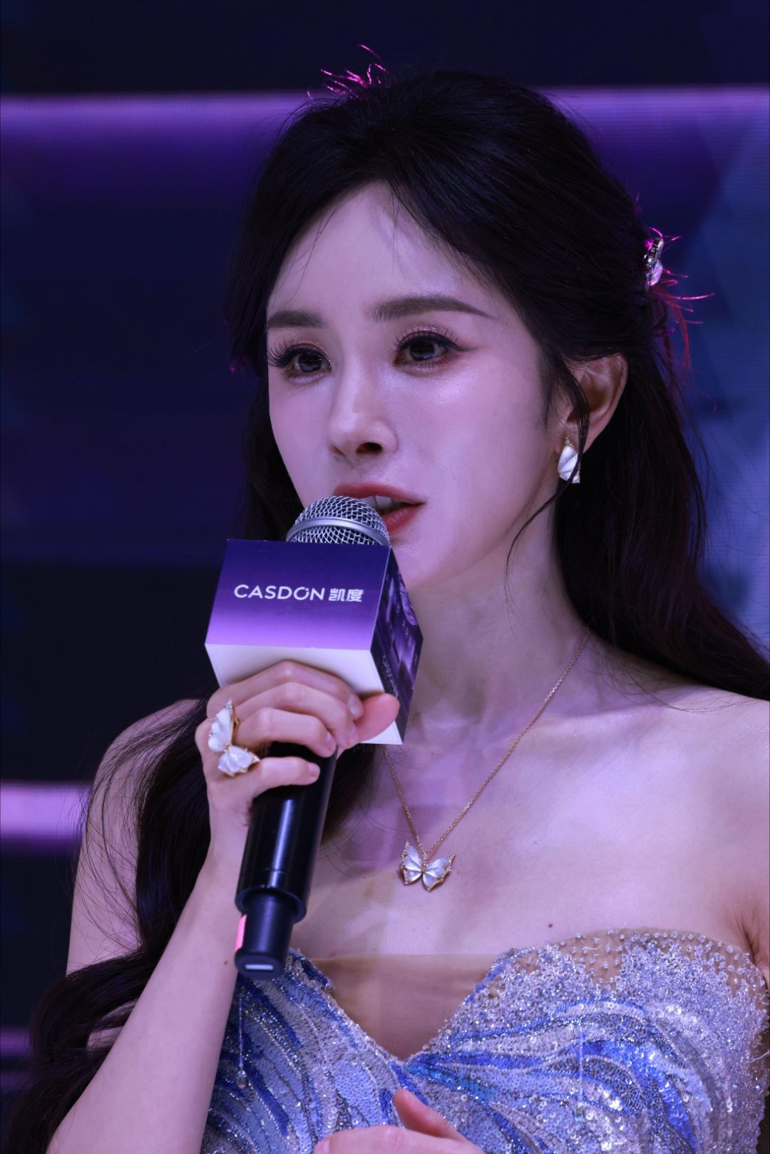 杨幂上海线下活动生图，近距离感受女神美貌
