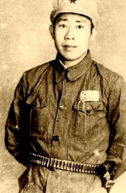 1950年朝鲜战场，一位副政委率领三百名战士突袭志愿军军火库，副司令员洪学智闻讯