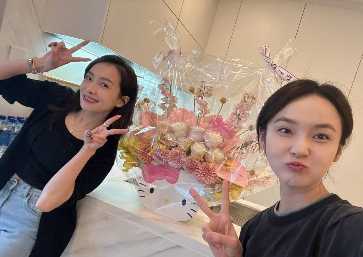 唐艺昕不要太幸福，37岁的她都已经有了家庭孩子了，还是这么自由，还是可以和闺蜜随