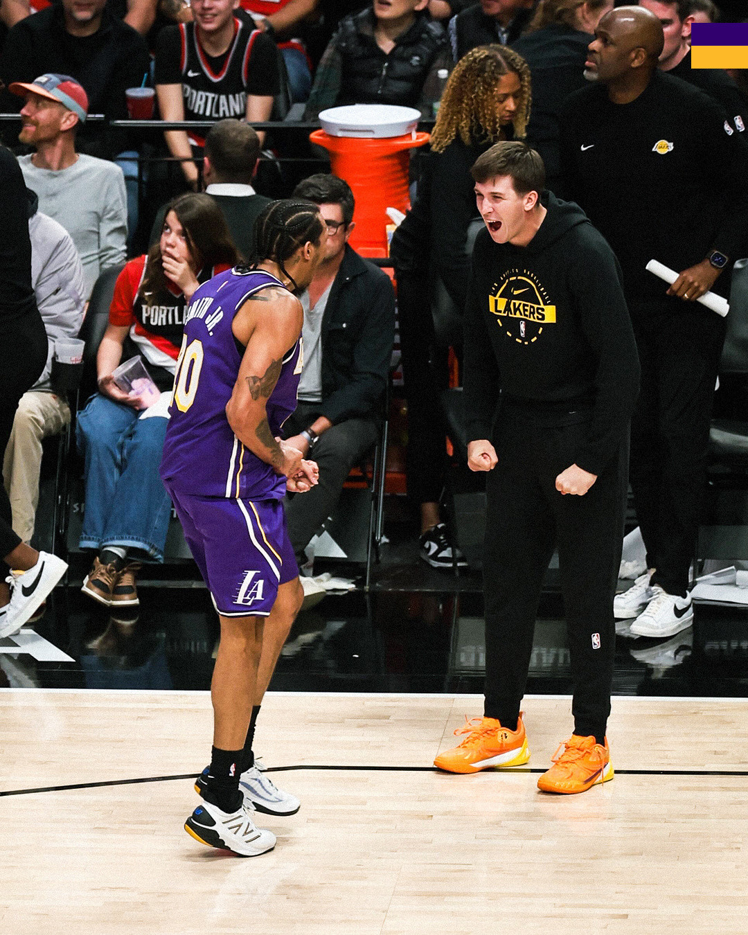 八村塁表示，当尼克-史密斯打出一波进攻高潮时，他曾鼓励对方继续保持势头，而小史密