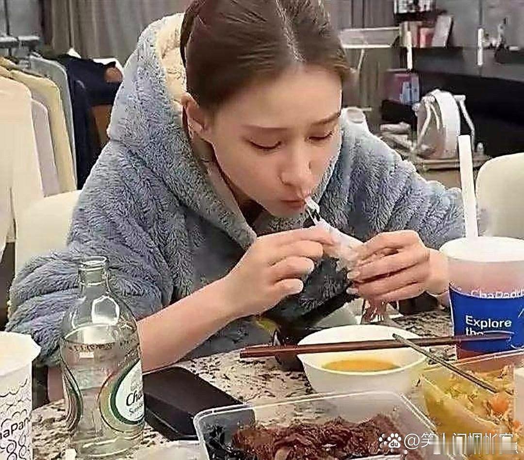 何超莲这波炫富太有格调，看完只剩沉默赞叹