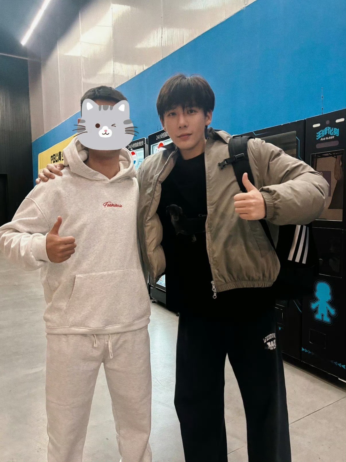 有网友偶遇打篮球的王安宇，羡慕说累了，什么时候才能再见一次way。