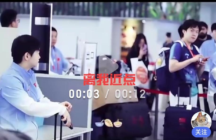 回京路上悄悄话，彼此听!孙颖莎：给你白眼了，还绷着个