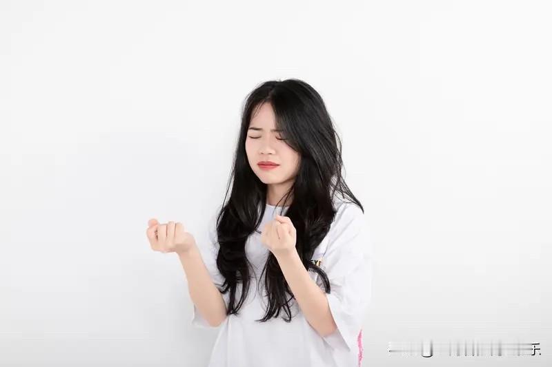 现在年轻女生结婚的意愿普遍还是低于了男生的。普通年轻女生觉得现在的男人：支持