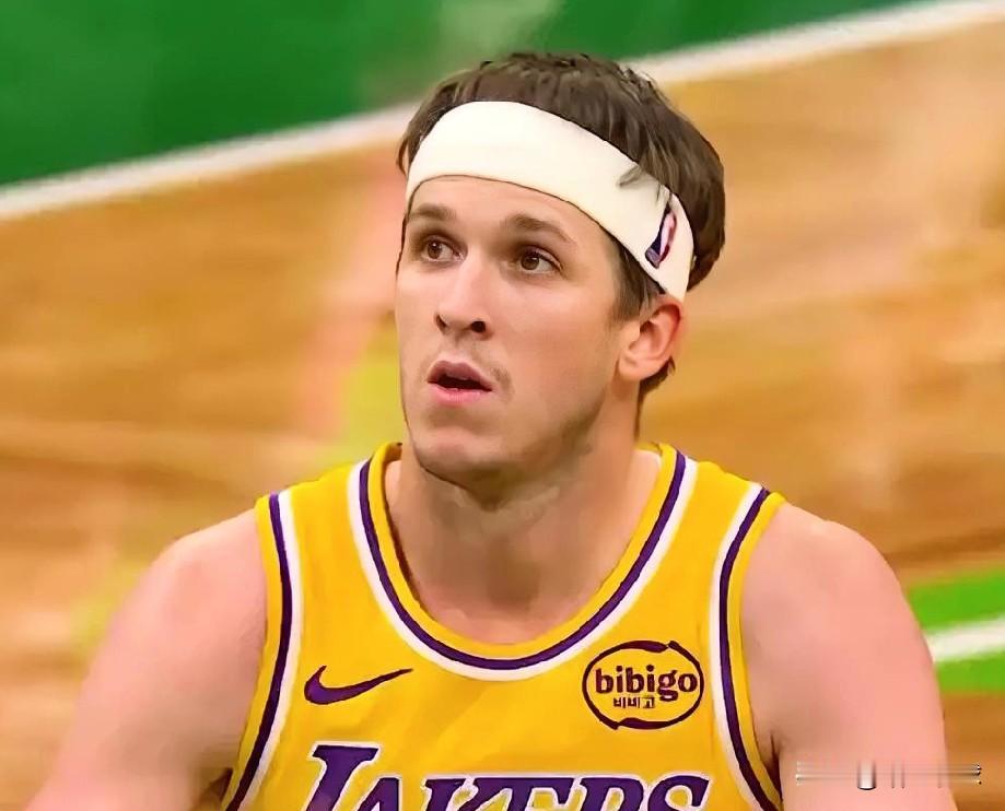 67场比赛打完！！！湖人球员的三分球命中率！！！海耶斯：三分球总共出手了2次，