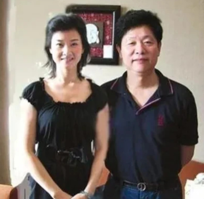 1988年，宋祖英获得歌唱比赛冠军，大赛编导罗浩笑吟吟地说：“你唱的真好！”随后