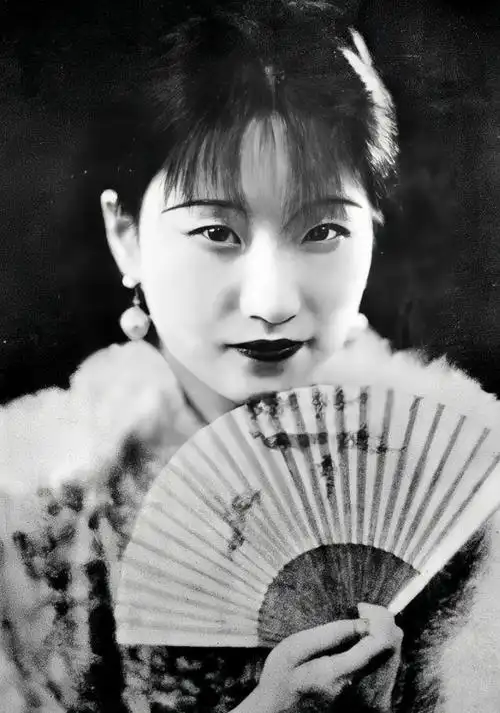 1929年，68岁泰戈尔访华，悄悄住进徐志摩家，深夜非要睡陆小曼床上。徐志摩欣然