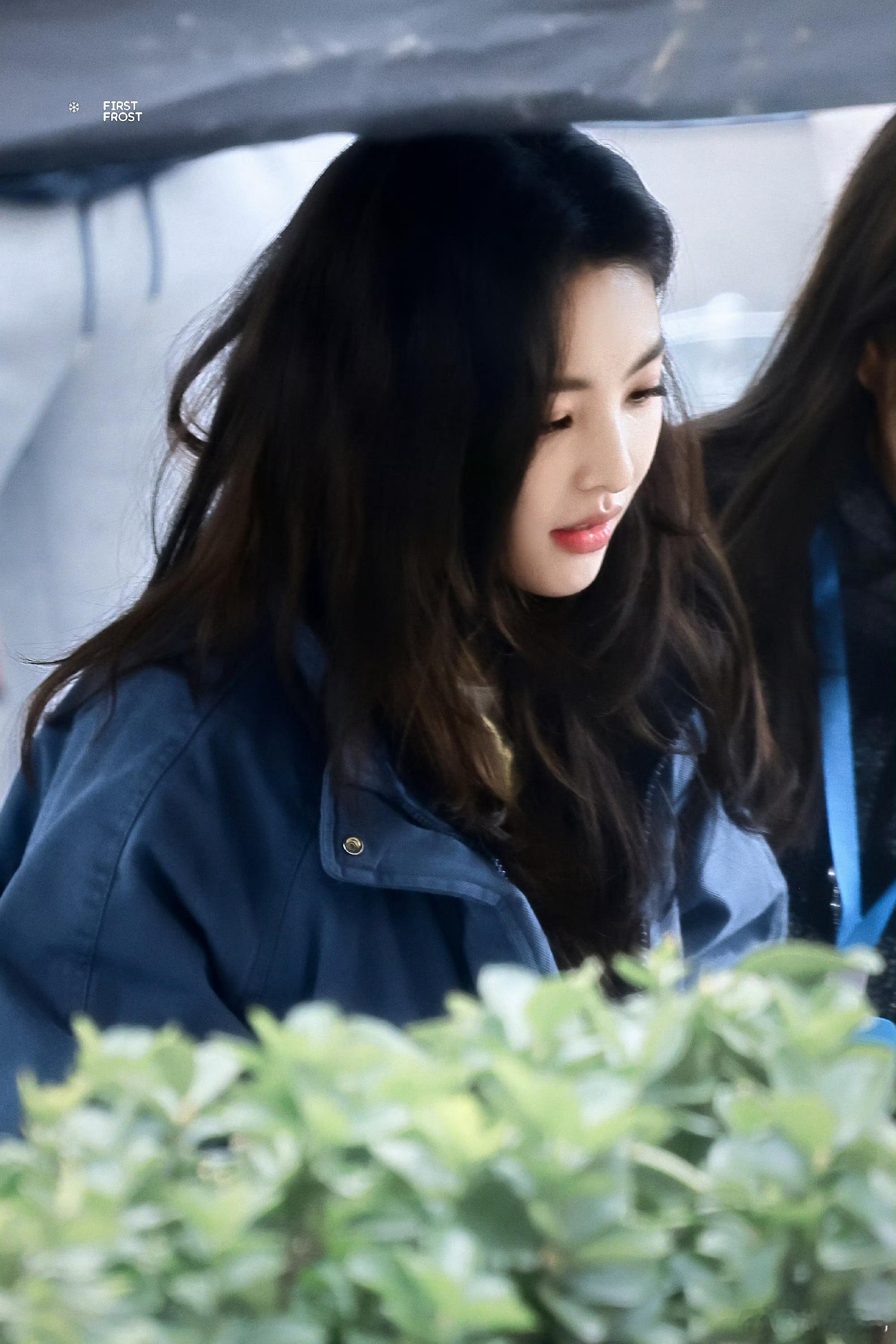 其实章若楠也算是95花里现偶底盘前几的