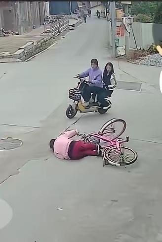 大年初三直接冲上社会榜第三！扶人反被讹22万，老百姓早就忍无可忍了！我不站队不跟