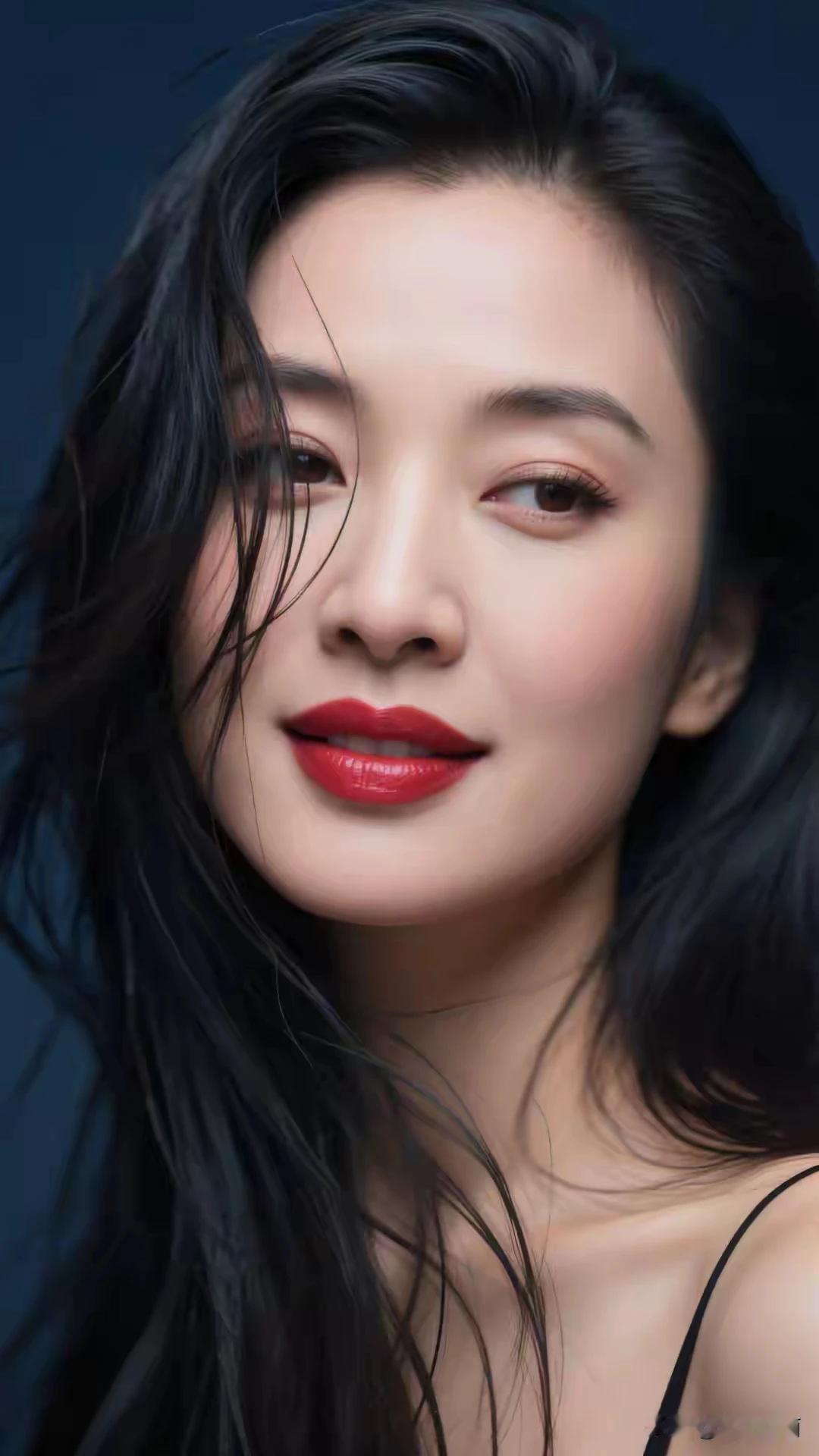 眉眼藏韵，东方绝色花容月貌，明眸皓齿。千娇百媚，仪态万方。